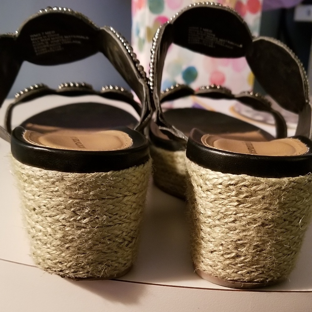 sandals - Picture 3 of 5